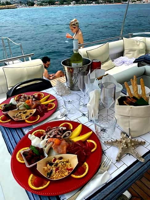 All-inclusive yacht tour in the beautiful Bay of Mondello - An In-Depth Look at the Experience in Mondello Bay