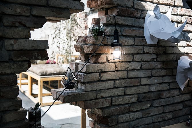 Alternative Prague Walking Tour - Discovering Urban Art and Graffiti