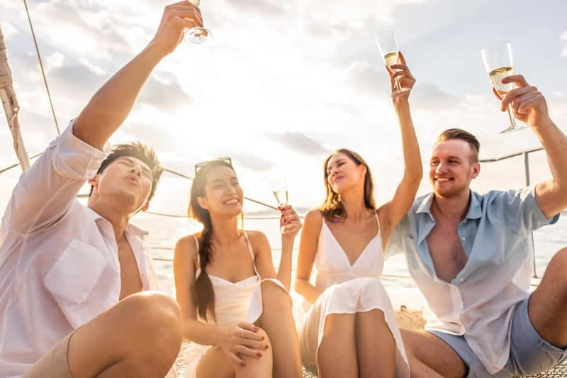 AMALFI: Boat tour to Positano with lunch at the restaurant - The Meal: A Seaside Feast Only Accessible by Boat