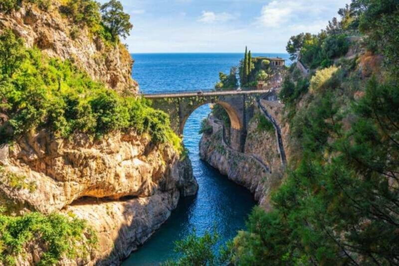 Amalfi Coast Audioguide - TravelMate app for your smartphone - Exploring the Amalfi Coast with the TravelMate App