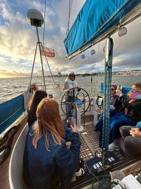 Amazing Lisbon Private Boat Tour With Drinks - Sailing Experience