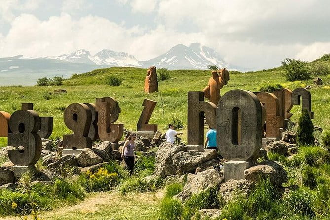 Amberd (Saghmosavank,Armenian alphbet monument) - Key points / Takeaways