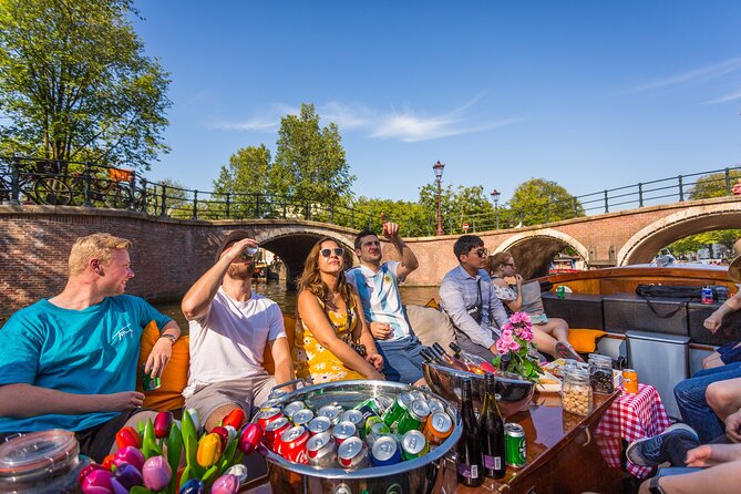 Amsterdam 1-Hour Canal Cruise With Live Guide - Boat Features and Amenities