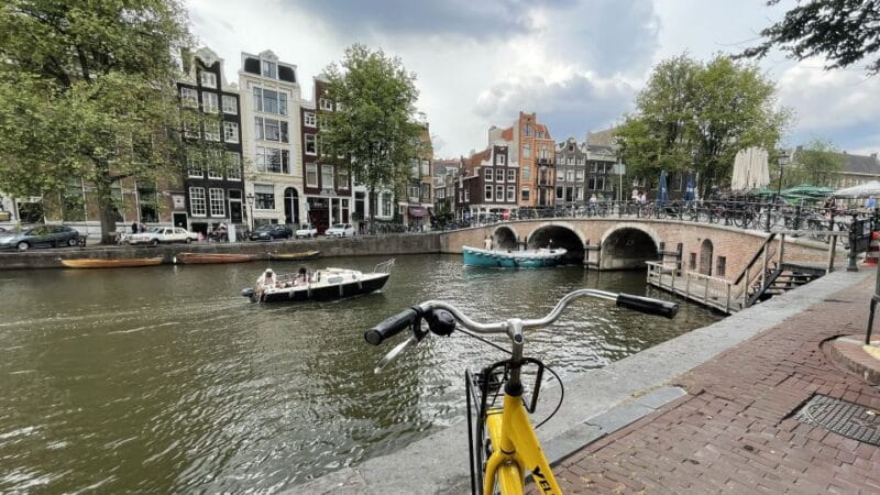 Amsterdam: 2-Hour City Highlights Guided Bike Tour - The Human Touch: Guides Who Make the Difference