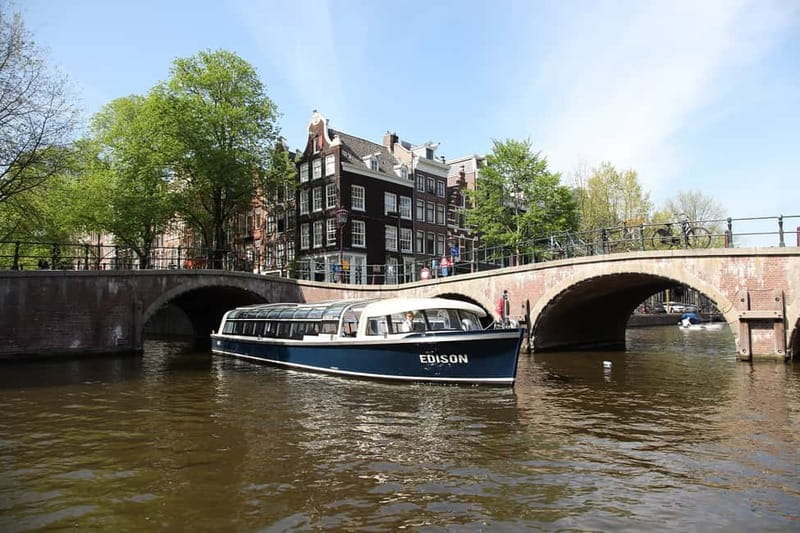 Amsterdam: 75 Minute City Canal Cruise with Audio Guide - Exploring the Itinerary: What Makes This Cruise Special