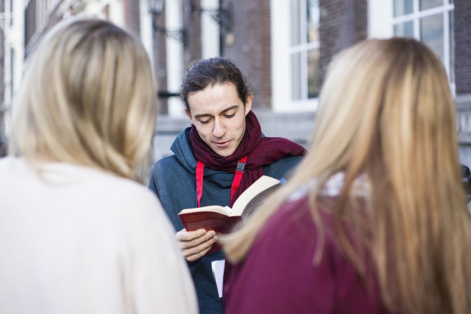 Amsterdam: Anne Frank Walking Tour in German or English - Important Information