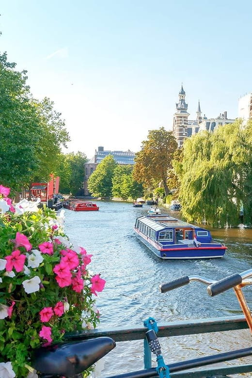 Amsterdam Audioguide - TravelMate app for your smartphone - Who Should Consider This Experience?