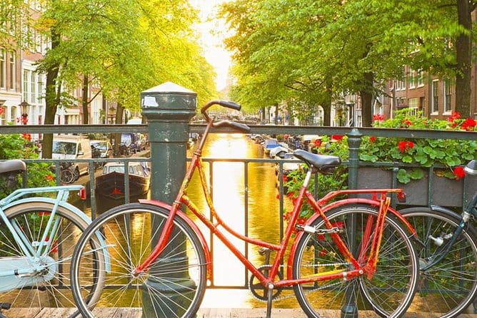 Amsterdam City Center & History - Exclusive Guided Walking Tour - Exploring the Heart of Amsterdam — An In-Depth Review