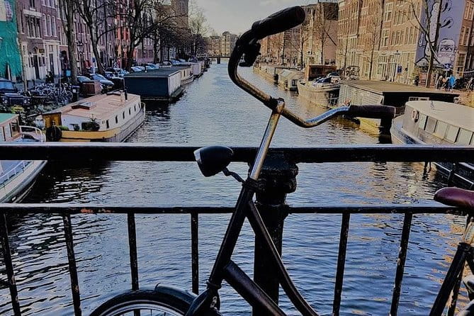 Amsterdam City & Countryside Tour: The Best of both Worlds - A Brief Stop at the Red Light District