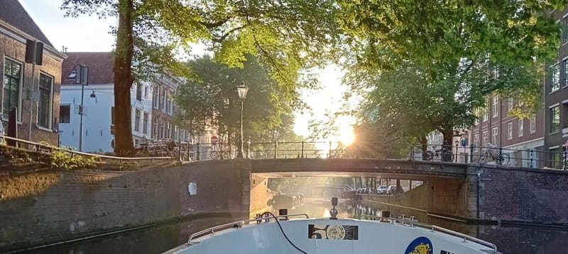 Amsterdam: Early Morning Canal Cruise from 7am - What to Expect on the Tour: A Calm, Personal Journey