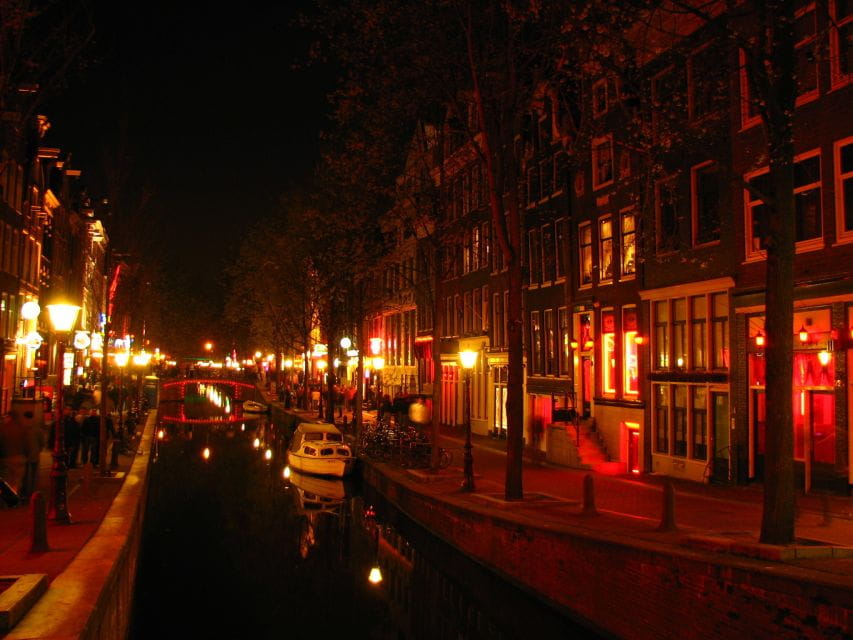 Amsterdam: Exclusive Red Light District Tour and Drink - Liberal Laws and Culture