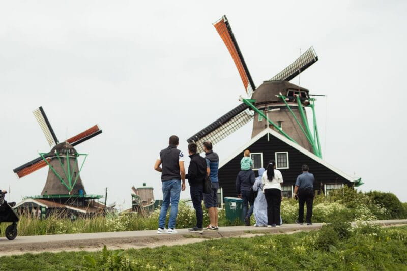 Amsterdam: Explore Zaanse Schans: Half-Day Luxury Coach Trip - The Landscape and Attractions of Zaanse Schans