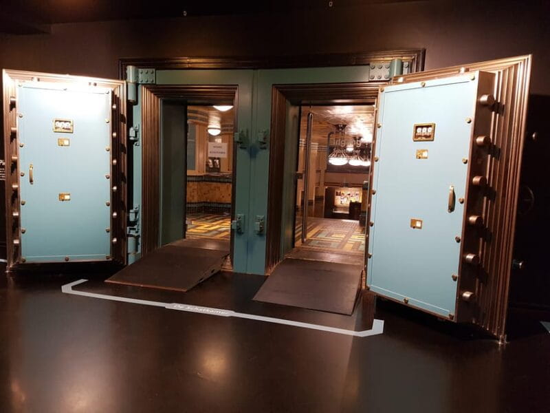 Amsterdam: Financial History Tour - Exploring the Financial Roots of Amsterdam