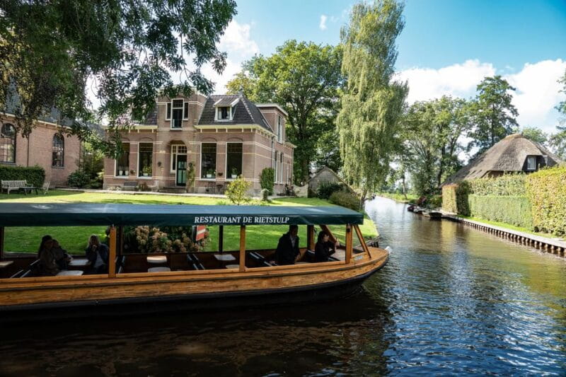 Amsterdam: Giethoorn Day Trip, Boat Tour, and Walking Tour - Discovering Giethoorn: The Dutch Venice