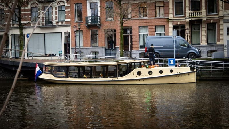 Amsterdam: Historic Virtual Reality Boat Tour - A Well-Orchestrated Journey Through Time