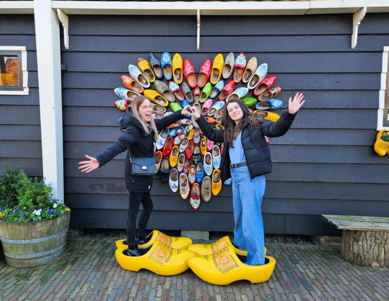Amsterdam: Keukenhof and Zaanse Schans Live Guided Day Tour - Zaanse Schans: Windmills, Clogs, and Cheese
