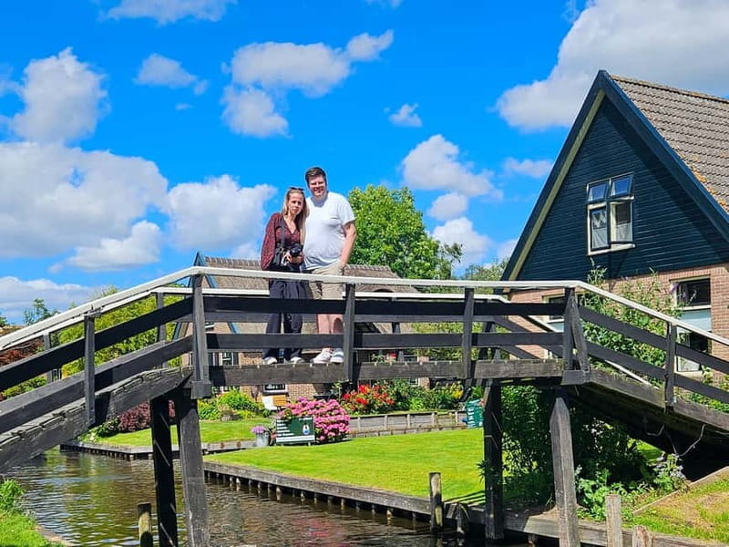 Amsterdam: Live GuideD Giethoorn Boat Tour & Cheese Platter - Luxury Transportation and Guided Insights
