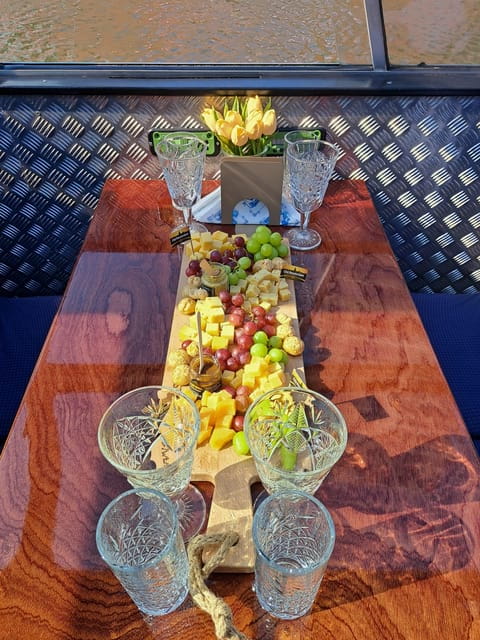 Amsterdam: Luxury Cheese & Wine Canal Cruise - Key Points / Takeaways