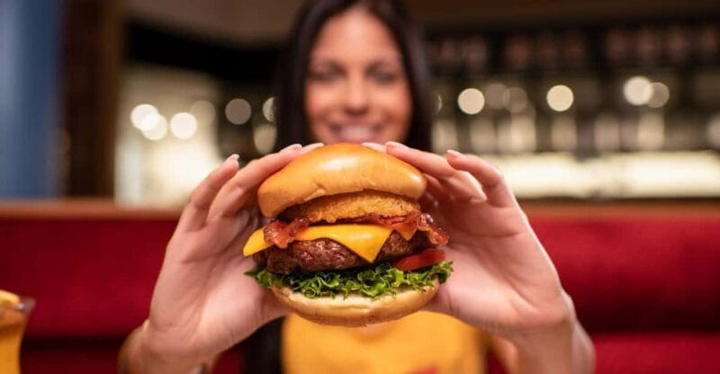 Amsterdam Nightlife Ticket with A GOLD MENU Hard Rock Dinner - Who Is This Best Suited For?