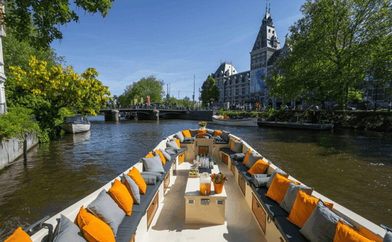 Amsterdam: Private Canal Cruise in German + Unlimited Drinks - Final Thoughts: Who Should Consider This Tour