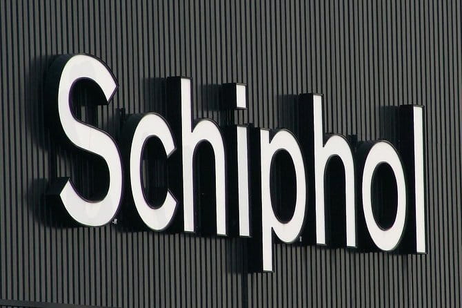 Amsterdam Private Departure Transfer to AMS Schiphol Airport - Who Should Book This?