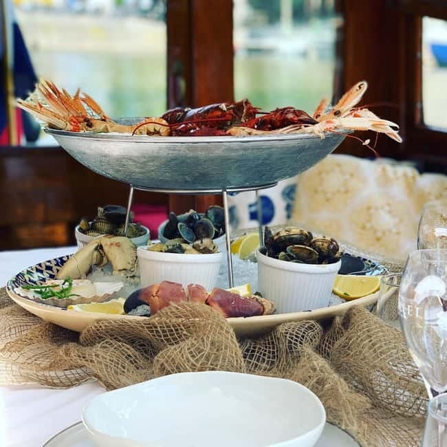 Amsterdam: Private Dinner Cruise with Guide and Wine - Key points / Takeaways