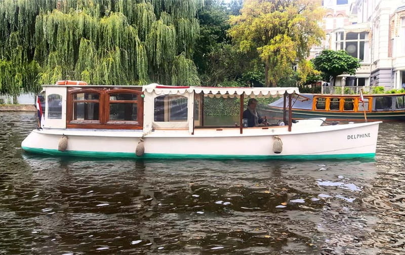 Amsterdam: Private Dinner Cruise with Guide and Wine - Price and Logistics