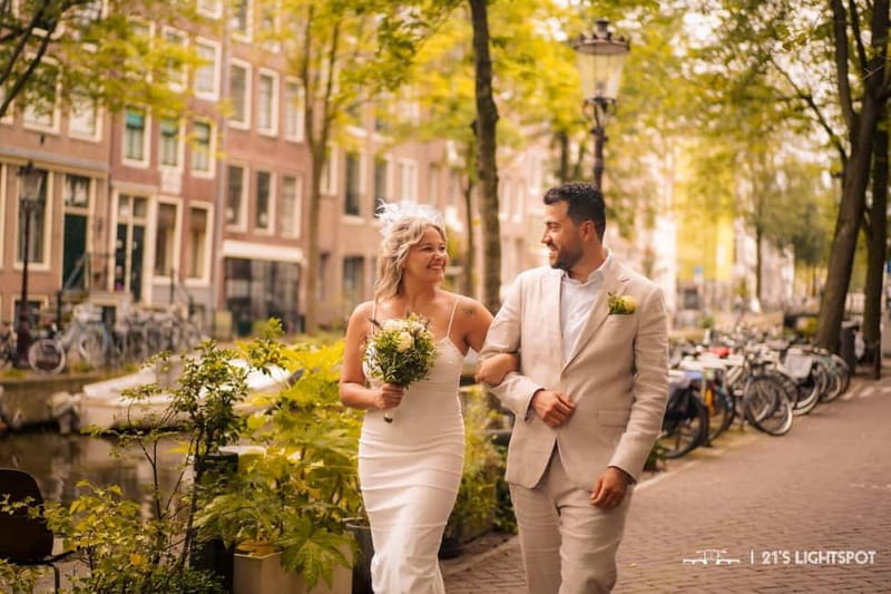 Amsterdam: Private Photoshoot for Couples, Families, or Solo - Exploring the Experience in Detail