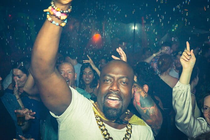 Amsterdam Private Pub Crawl in the City Center - Diving into the Details of the Amsterdam Private Pub Crawl