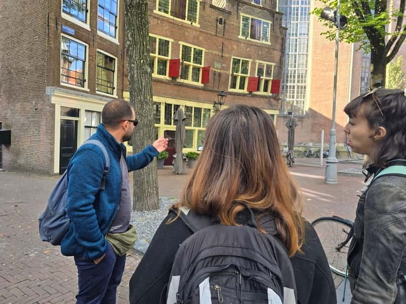 Amsterdam: Private walking tour with Coffee & Anne Frank VR - Key points/Takeaways