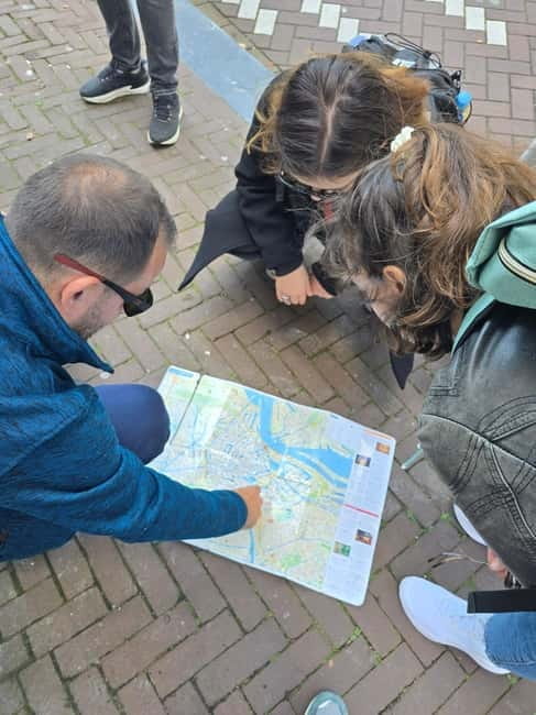Amsterdam: Private walking tour with Coffee & Anne Frank VR - Who This Tour Is Best For