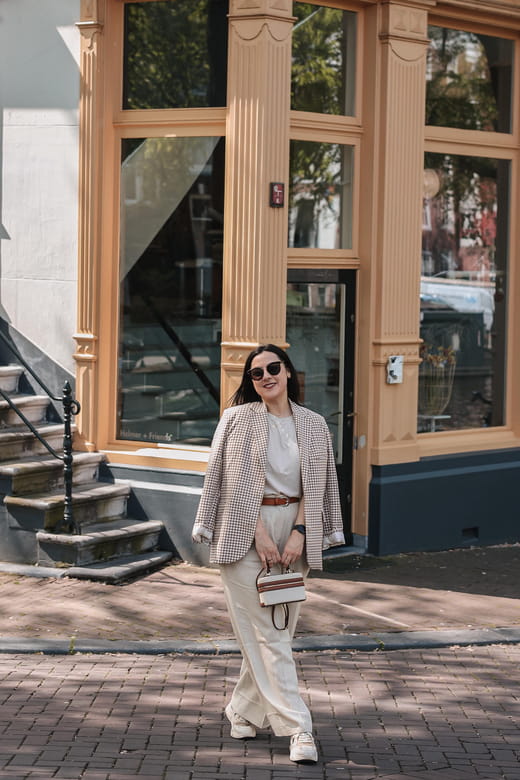 Amsterdam: Professional Photoshoot - The Pros and Cons