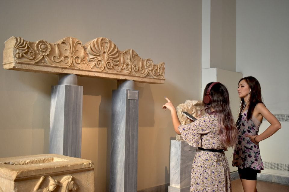 Amsterdam: Red Light District 1-hour Smartphone Audio Tour - Key Attractions and Stories