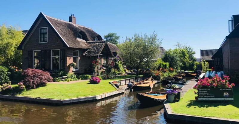 Amsterdam: Zaanse Schans and Giethoorn Day Trip with Cruise - Entering The Dutch Countryside: A Day of Classic Sights and Surprises