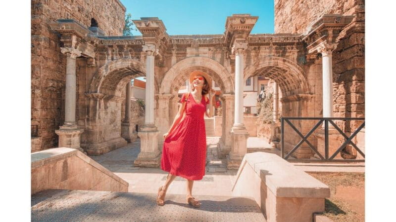 Antalya: Aquarium and Old Town Guided Tour - Detailed Breakdown of the Tour