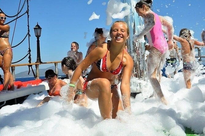 Antalya Pirate Boat from Kemer - Entering the World of a Pirate Ship: What to Expect