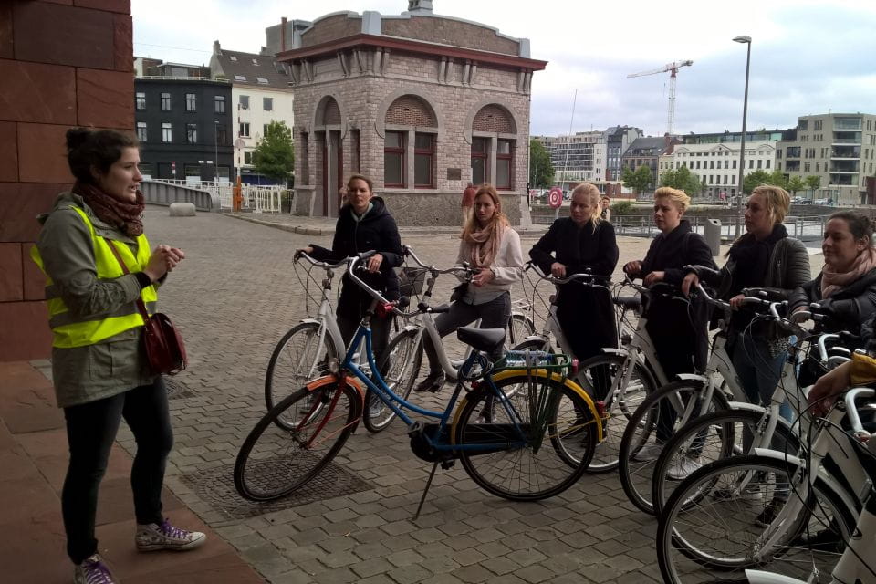Antwerp: City Highlights Group Bike Tour With a Guide - Tour Experience Highlights