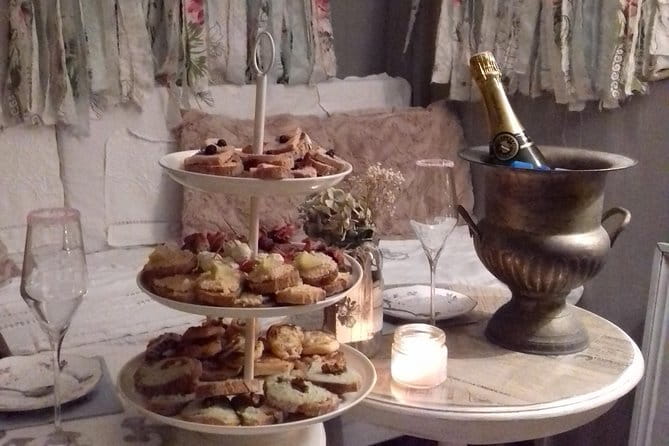 Aperitif dinner in a bohemian caravan - A Cozy Night in a Bohemian Caravan: An Aperitif Experience in Arras