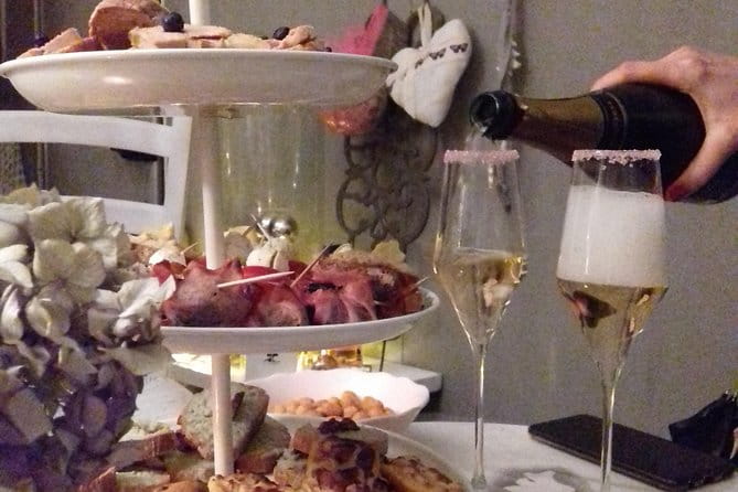 Aperitif dinner in a bohemian caravan - Logistics and Practical Tips