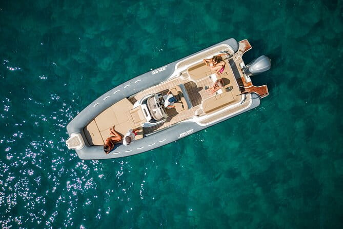 Aperitif on a boat at sunset in the Gulf of Naples - Key Points to Remember