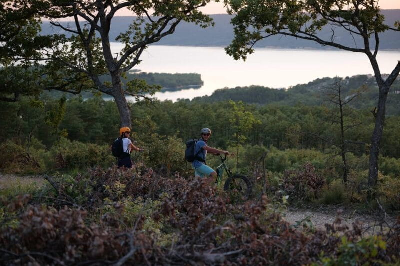 Apero Sunset over the lake: Guided electric scooter rides - Price and Logistics