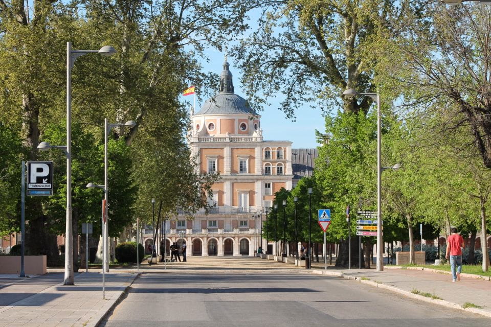 Aranjuez: City and Gardens Guided Walking Tour - Key Points