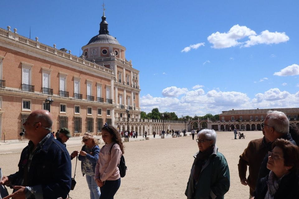Aranjuez: City and Gardens Guided Walking Tour - Exploring Aranjuez Gardens