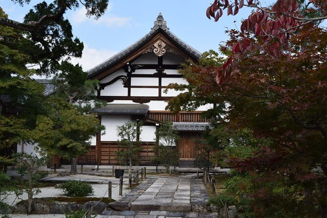 Arashiyama Walking Tour With Optional Sagano Romantic Train Ride - Admire the Breathtaking Autumn Foliage