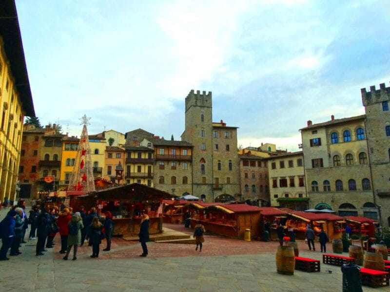 Arezzo: Guided Walking Tour with Piazza Grande - Key points / Takeaways