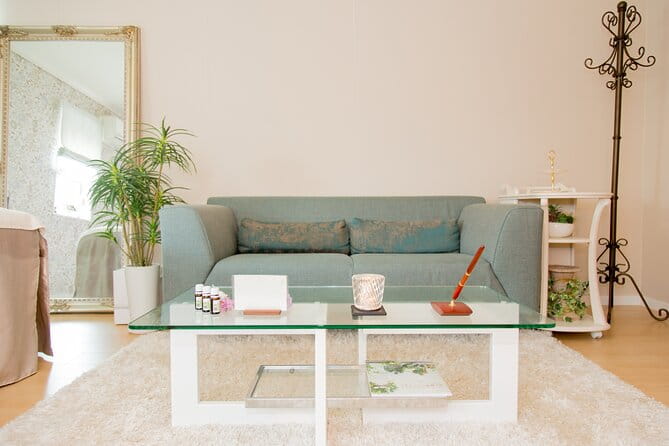 Aroma Massage With Cherry Blossom Infused Oil - Preparing for the Massage