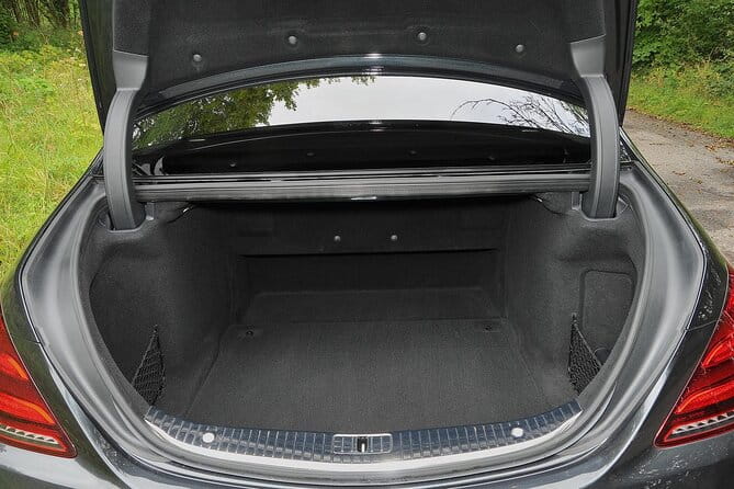 Arrival by Luxury Car from Heathrow Airport LHR to Central London - The Value of Luxury and Convenience