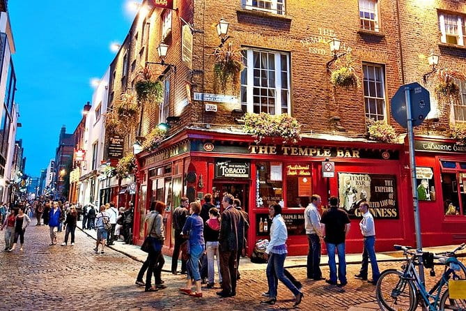 Arrival Transfer: Dublin Airport DUB to Dublin in Business Car - Who Should Book This Transfer?