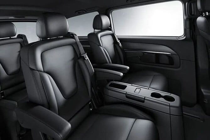 Arrival Transfer Edinburgh Airport EDI to Edinburgh by Minivan - Arriving in Edinburgh: The First Impressions Matter