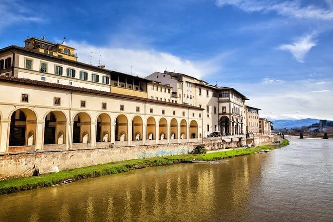 Art Florence: Uffizi Gallery Skip the line with Expert Insights - The Art Highlights Making the Tour Stand Out